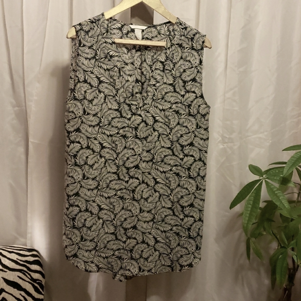 H & M Sleeveless tunic top black and cream feather print.   Sz 14